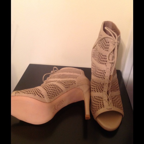 LAST PAIR NEW Joie "Shari" lace up booties - Picture 3 of 8